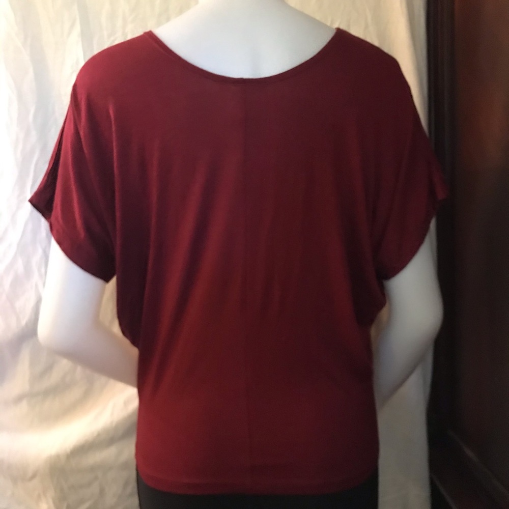 🆕 Finesse Red Short-Sleeve Top-Small - Picture 2 of 8